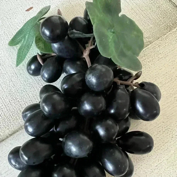 Vintage Cluster of Blackish Purple Large Bunch of Grapes - Picture 1 of 6